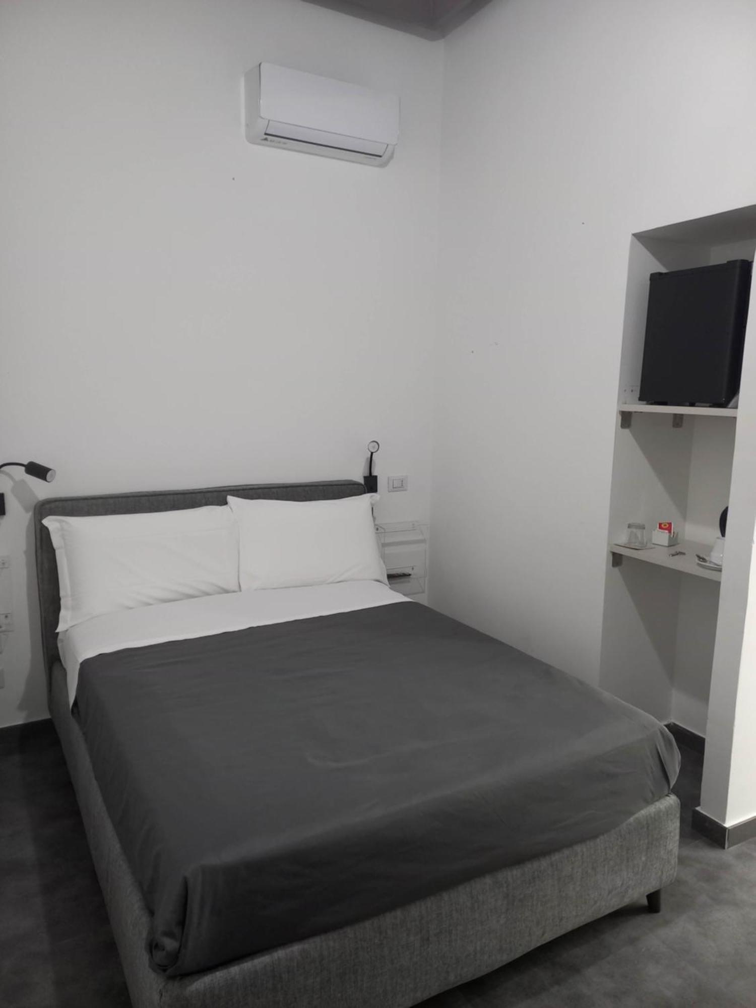 Hotel Santa Brigida Neapel Rum bild